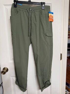 NWT Columbia Olive Green Women’s Straight Leg Omni-Shade 39UPF RATED